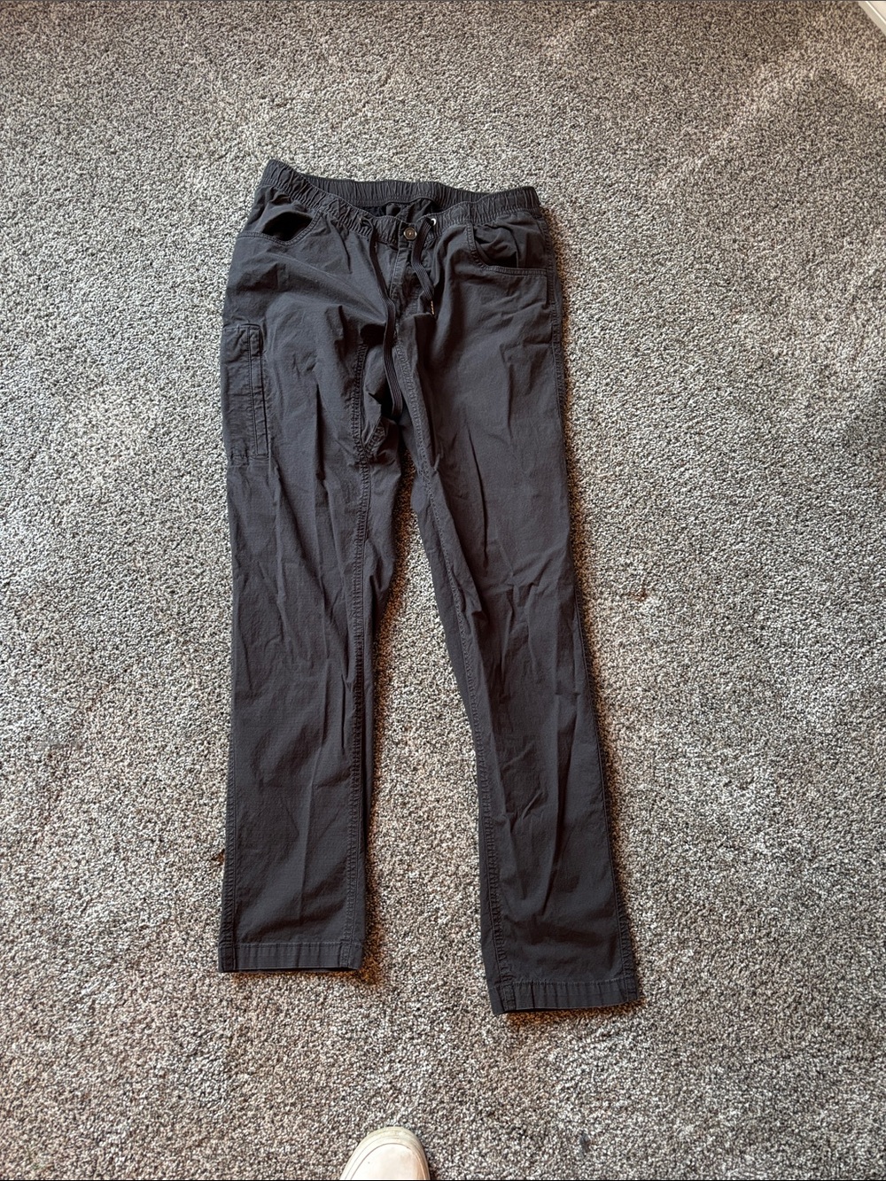 BYLT Basics. The BYLT Pant size large dark grey